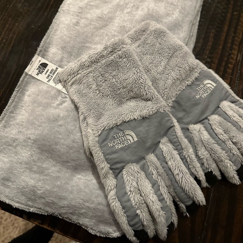 North Face gloves &  scarf  grey - gloves medium